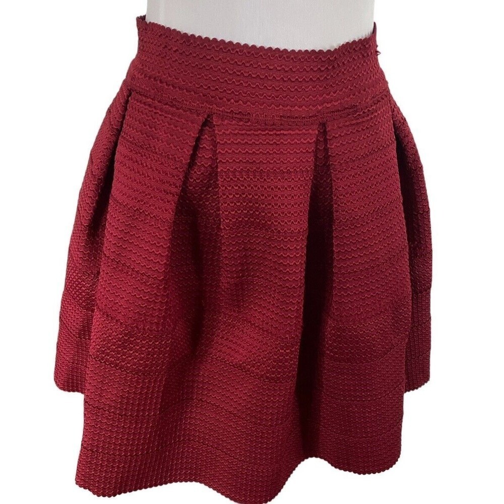 Charlotte Russe structured pleated full skirt in burgundy, size M, Coquette